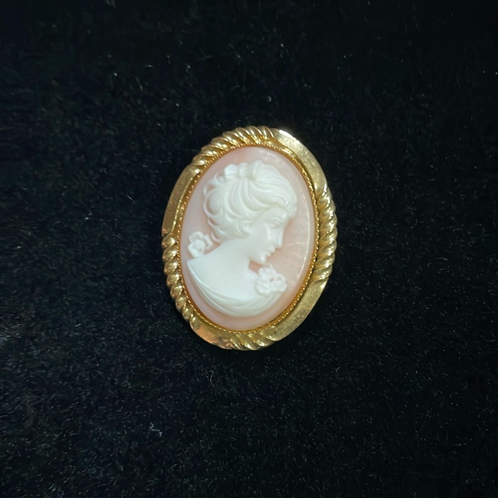 Cameo brooch